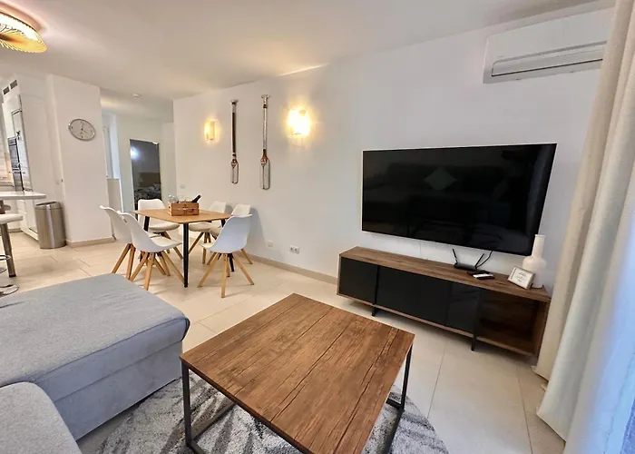 Capitain Jane's Beachside Haven شقة *