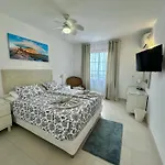 Capitain Jane's Beachside Haven Apartamento