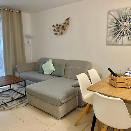 Capitain Jane's Beachside Haven Apartment *